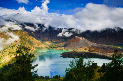 Balok Nama 3D 'Segara Anak Lake' di Gunung Rinjani Tuai Hujatan Netter