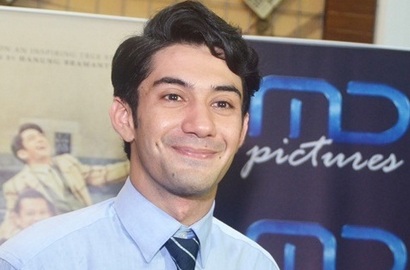 Reza Rahadian Beri Kado Khusus Untuk BJ Habibie, Apa Itu?