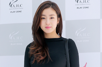 Wah, Cantiknya Kang Sora Pamer Bodi Bak Model di Bandara