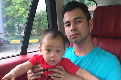Bikin Gemas, Lucunya Rafathar Putra Raffi Ahmad Pamer 'Muka Bantal'