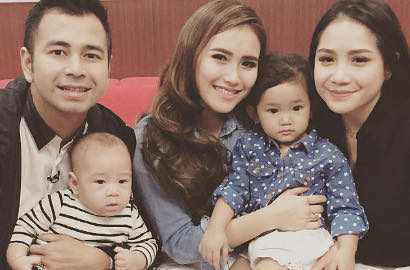 Cemberut, Rafathar Tak Ikhlas Digendong Ayu Ting Ting?