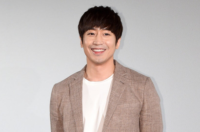 Penuhi Janji, Eric Shinhwa dkk Bagikan Pelukan Gratis untuk Fans 'Another Miss Oh'