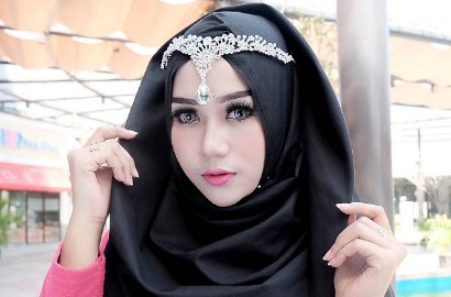 Punya Wajah Cantik Bak Model, Perempuan Ini Ternyata Guru SD di Serang