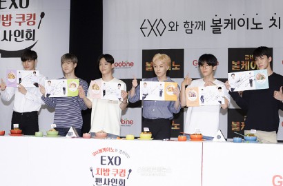 Ngiklan Produk Makanan di Fansign, Gantengnya EXO Bikin Salah Fokus
