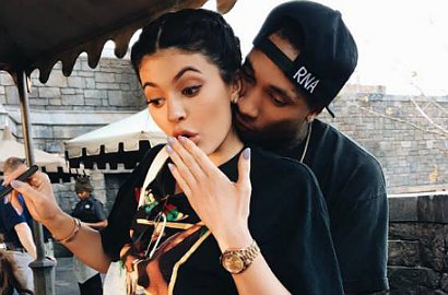 Paha Kylie Jenner Dipegang Pria Misterius, Netter: Pasti Tyga