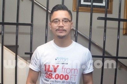 Derby Romero Rombak Penampilan Demi 'I Love You From 38000 Ft'