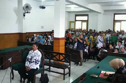Guru Cubit Murid Dituntut di Pengadilan, Netter Bikin Surat Dukungan