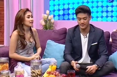 Tangan Ayu Ting Ting Mampir ke Paha Boy William, Ini Reaksi Netter
