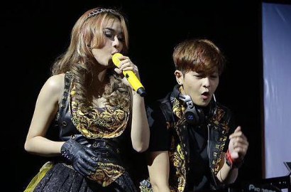 Waduh Tangan Nyasar di Dada Dara The Virgin Bikin Netter Salah Fokus