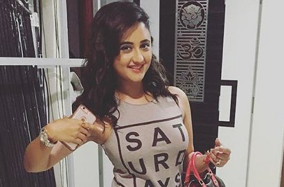 Pamer Foto Selfie, Rashami Desai 'Tapasya' Malah Diminta Rujuk