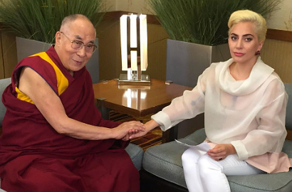 Jadi Kontroversi, Lady GaGa Buka Suara Soal Bertemu dengan Dalai Lama