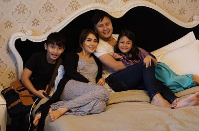 Jaga Kehamilan Istri, Arie Untung Putuskan Tak Mudik