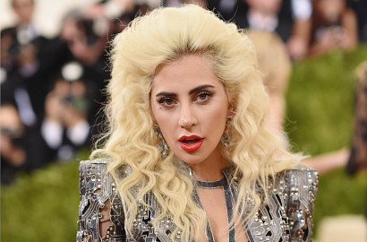 Siapa Sangka, Lady GaGa Ternyata Baru Punya SIM Sekarang