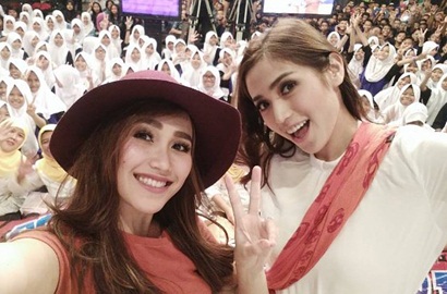 Ayu Ting Ting Foto Akrab Bareng Jessica Iskandar Pakai Kaftan, Netter: Alhamdulillah