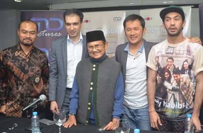 Baru Tayang, Pembajakan 'Rudy Habibie' Sukes Bikin Reza Rahadian cs Kesal