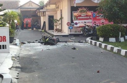 Mapolresta Solo Diserang Ledakan Bom Bunuh Diri