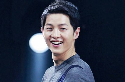 Song Joong Ki 'Diinjak-Injak' Dijadikan Alas Buat Kereta di Tiongkok