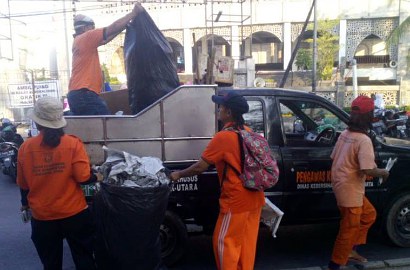 Netter Kasihan Petugas Kebersihan DKI Jakarta Tak Libur Lebaran