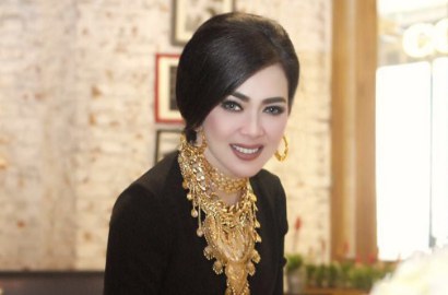 Keren, Begini Acara Bagi-Bagi THR 'Cetar' Ala Syahrini