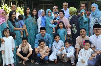 Ucapkan Selamat Lebaran, Begini Kompaknya Keluarga Raffi-Nagita