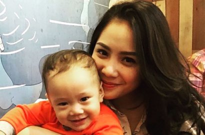 Ketakutan Naik Pesawat, Wajah Rafathar Malah Bikin Gemas