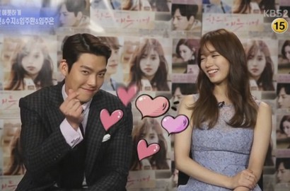 Puji 'Descendants of the Sun', Kim Woo Bin Goda Song Joong Ki