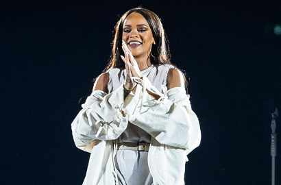 Ini Reaksi Kocak Rihanna Ketika Dilempari Bra Saat Konser