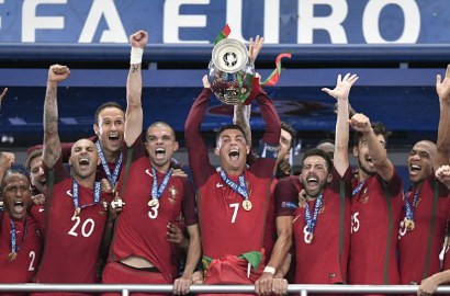 Meski Ronaldo Terluka, Portugal Sabet Gelar Juara Piala Eropa 2016