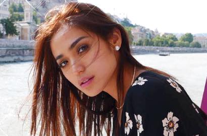 Pamer Foto di Opera House Budapest, Tubuh Indah Jessica Iskandar Tuai Pujian