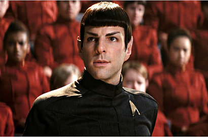 Pemeran Asli Menolak, Zachary Quinto Dukung  Sulu Jadi Gay di 'Star Trek Beyond'