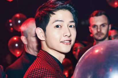 Song Joong Ki Luwes Gendong Anak Zhang Ziyi, Imut Mana?