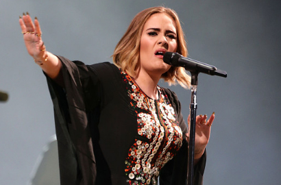 Bikin Repot, Adele Suruh Kru Hotel Beli Pizza Hingga Ratusan Kilometer