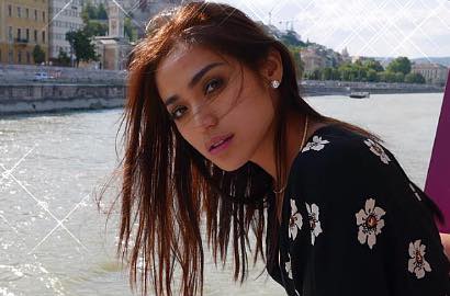 Wah, Jessica Iskandar Pamer Pundak Seksi di Foto Liburan Ini