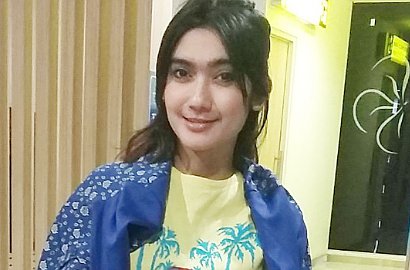 Unggah Foto Seksi Pakai Bikini, Revi Mariska: Jangan Godain Gue
