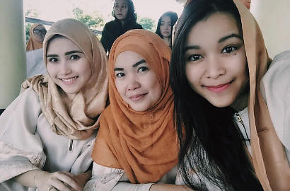 Adik Ayu Ting Ting Berkerudung Tapi Pakai Hotpants, Ini Reaksi Netter