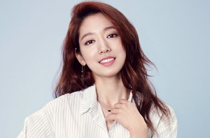 Jadi Model Majalah Singles, Park Shin Hye Pamer Paha Mulus