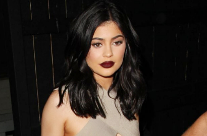 Akui Pernah Oplas, Kylie Jenner Bersyukur Bibirnya Tidak Rusak