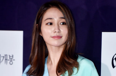 Pamer Foto Anak Lagi Makan Tomat, Lee Min Jung Malah Dicibir Netter