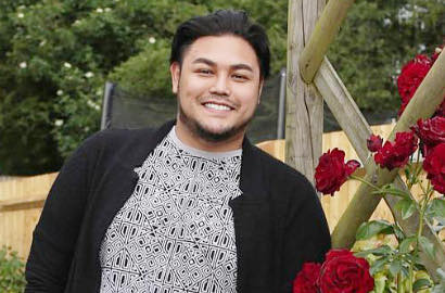 Posting Foto Rok Pria Khas Eropa, Ivan Gunawan Sindir Netter Indonesia?