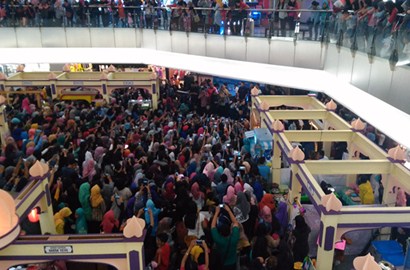 Tiket Ludes, Roadshow 'ILY from 38000 Ft' Heboh Diserbu Penonton