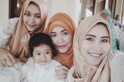 Pamer Foto Ayu Ting Ting dan Bilqis Gigitin Kuku, Umi Khalsum Dibully Netter