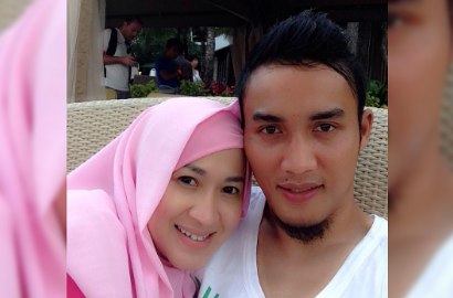 Ultah Pernikahan, Gunawan Beri Kejutan Okie Agustina di Ranjang