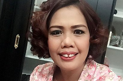 Bukan Rezky Aditya KW, Ely Sugigi Ditemani Tidur Orang Lain