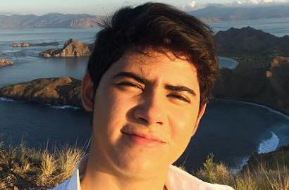Pangku dan Cium Cewek Ini, Aliando Sukses Bikin Netter Heboh