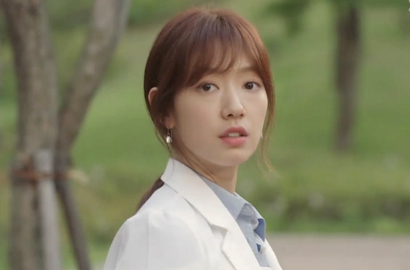 Senyum Park Shin Hye di Foto BTS 'Doctors' Ini Dijamin Bikin Terpesona