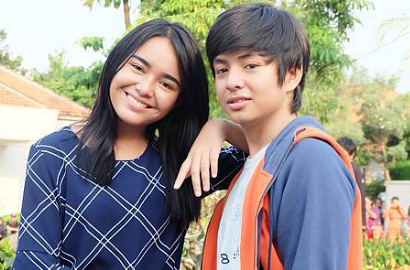 So Sweet, Angga Aldi Cium Tangan Amanda Manopo di 'Mermaid In Love'