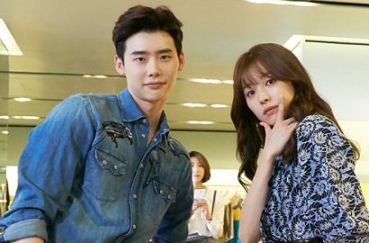 Tampil Ganteng di Jumpa Pers 'W', Unyunya Lee Jong Suk Manja ke Han Hyo Joo
