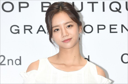 Wajahnya Hiasi Berbagai Produk Makanan, Hyeri Girl's Day Buktikan Masih Populer