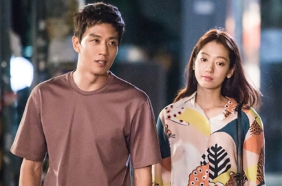 Makin Mesra, Park Shin Hye-Kim Rae Won Tiduran Bareng di Foto Adegan 'Doctors'