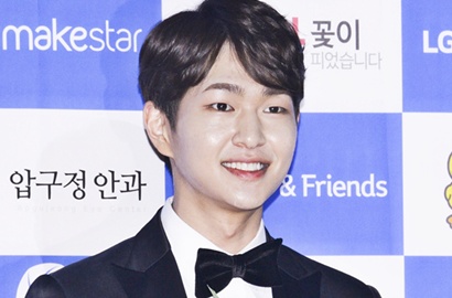 Dapat Tropi di Scene Stealer 2016 Berkat 'Descendants', Onew Dikritik Habis
